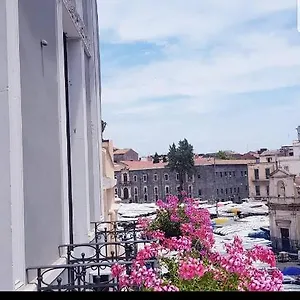 https://fera-o-luni.taorminaitalyhotels.com